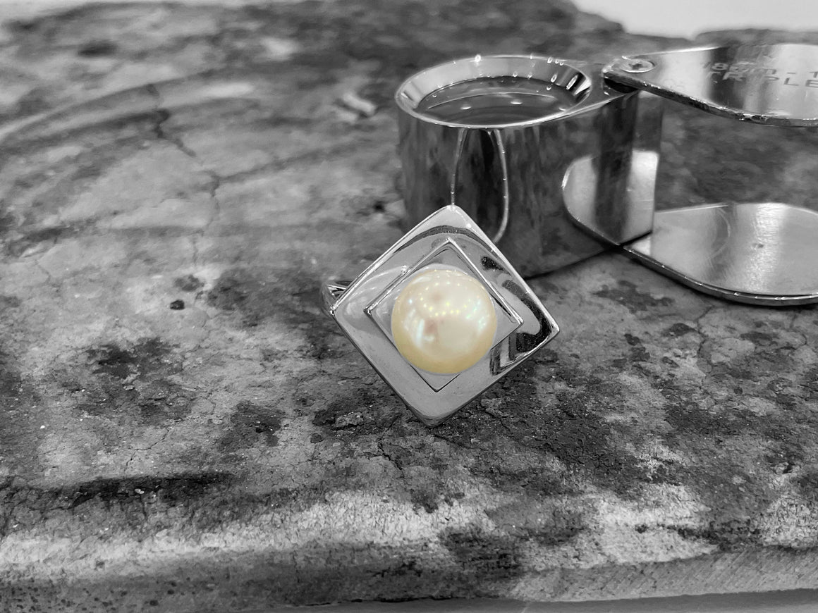 WHITE GOLD PEARL RING - r2942