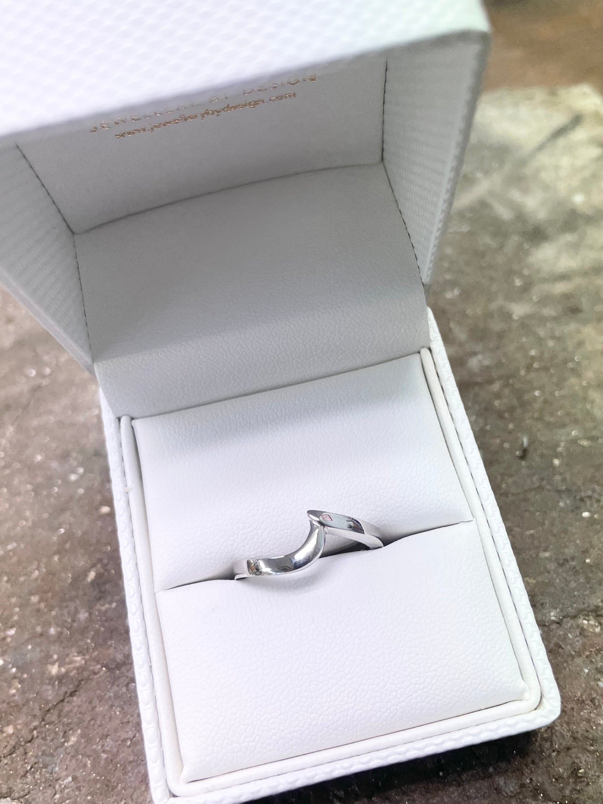 HANDMADE SHAPED WEDDING RING