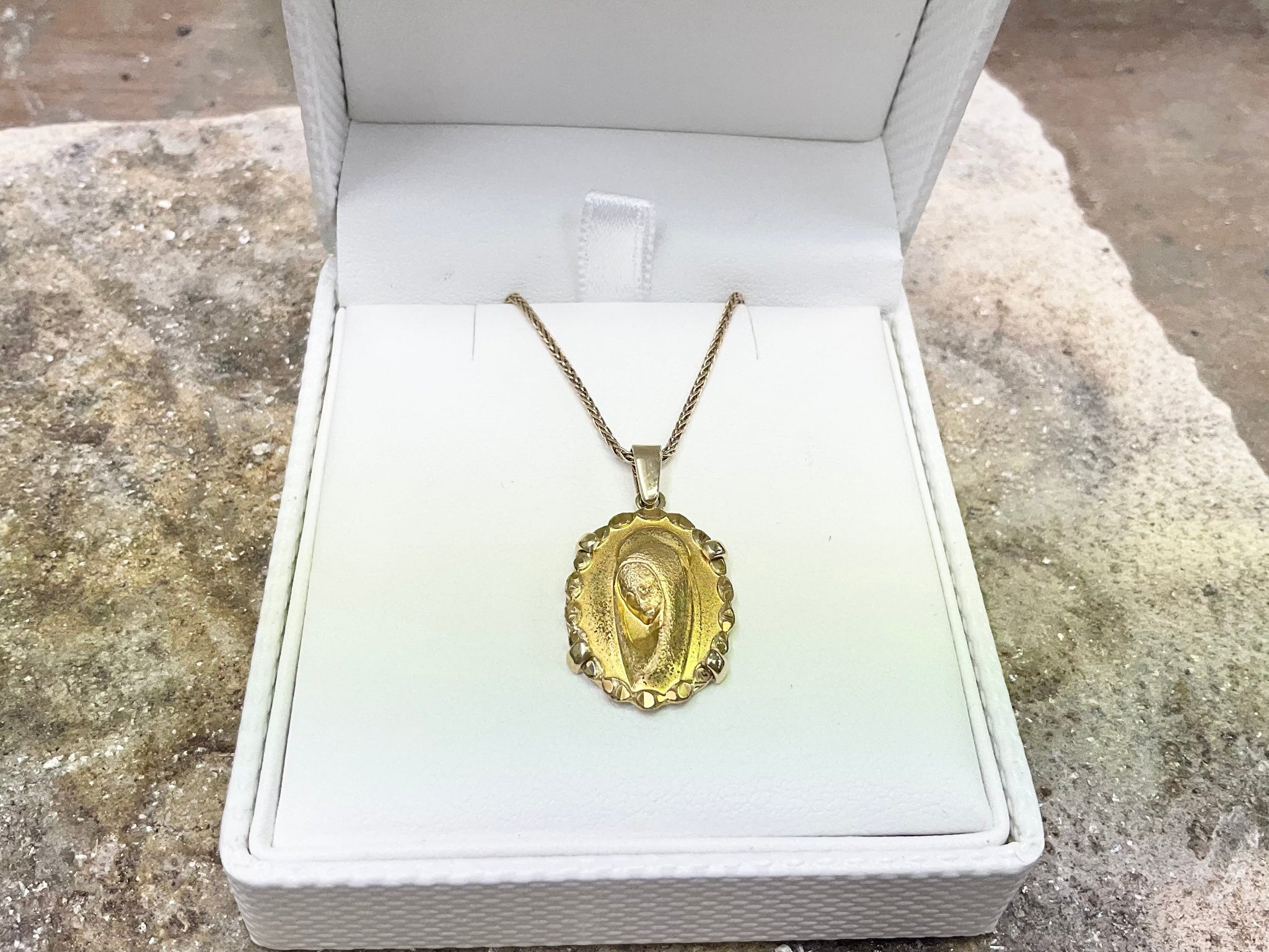 YELLOW GOLD PENDANT FRAME