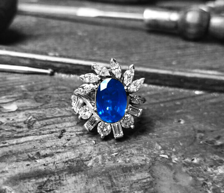 LADIES HANDMADE JEWELLERY - SAPPHIRE DIAMOND RING