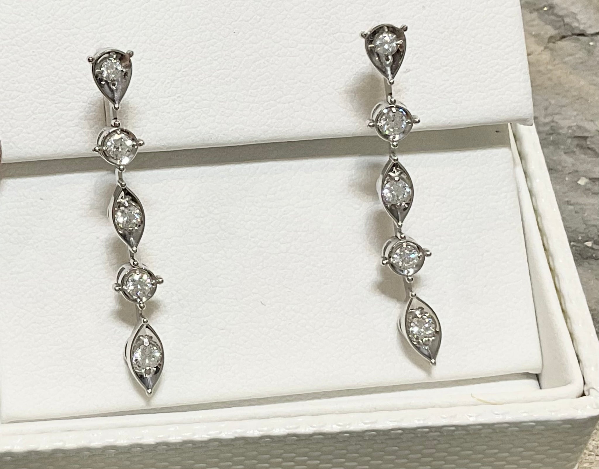 WHITE GOLD DIAMOND EARRINGS - hse1011prs-045ct-18w