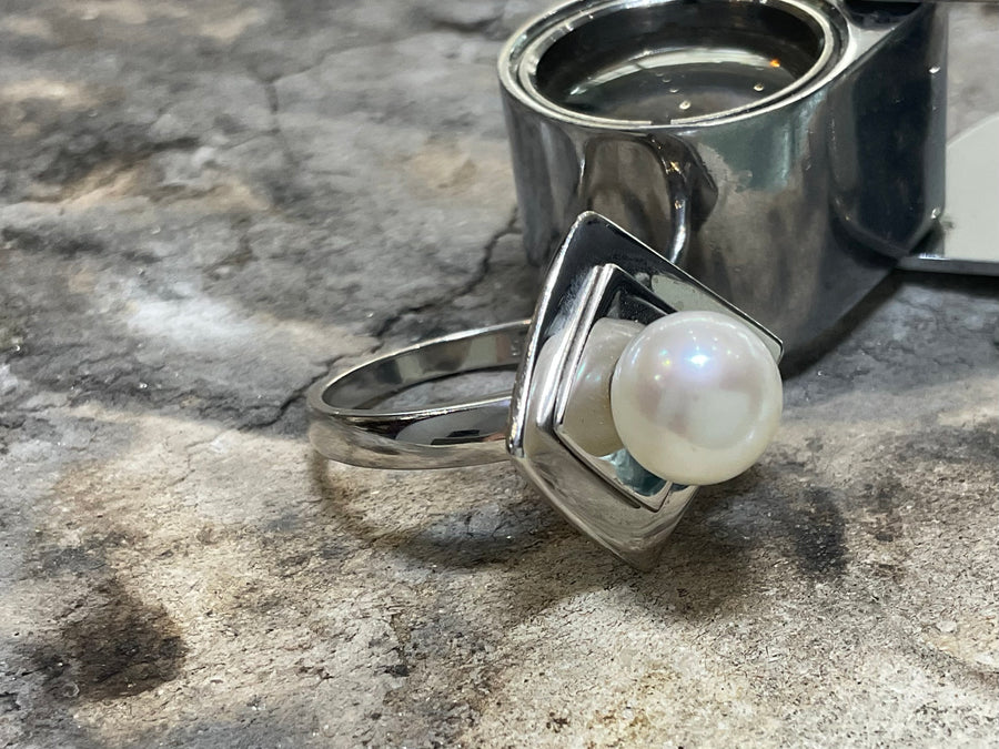 WHITE GOLD PEARL RING - r2942