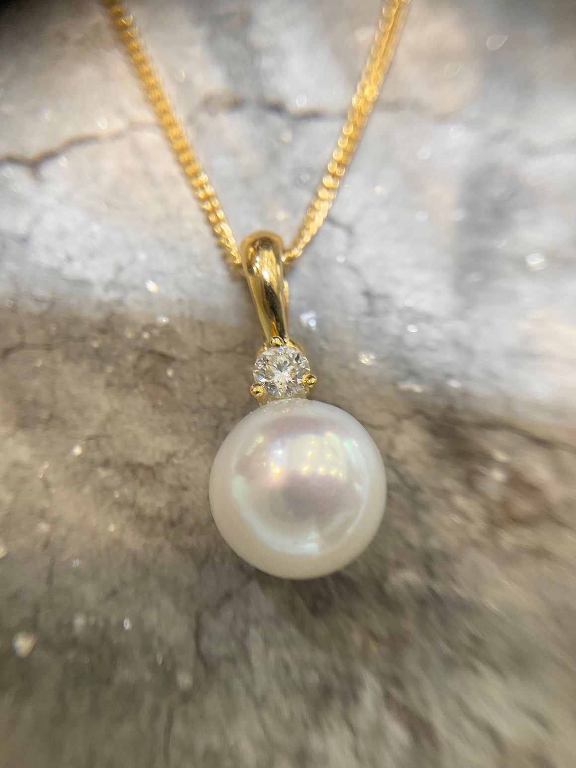 FRESHWATER & DIAMOND PENDANT - dp302ygr8-18y