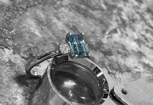 AQUAMARINE AND DIAMOND RING - trl50033plt-1123