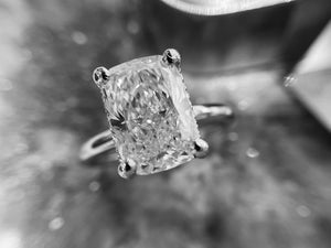 LAB GROWN CUSHION CUT DIAMOND RING - lt1382t-plt-cush-lab-0325