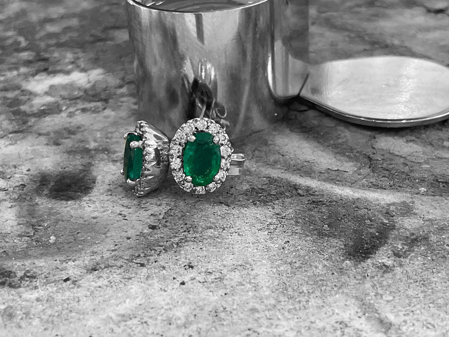 DIAMOND AND EMERALD EARRINGS - 7f65w-18de
