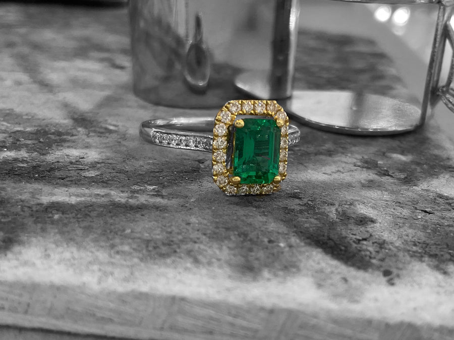 WHITE & YELLOW GOLD EMERALD AND DIAMOND RING - dsc40-7x5-18wy-1115