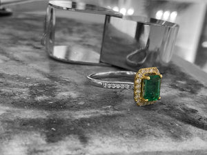WHITE & YELLOW GOLD EMERALD AND DIAMOND RING - dsc40-7x5-18wy-1115