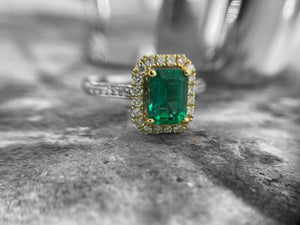 WHITE & YELLOW GOLD EMERALD AND DIAMOND RING - dsc40-7x5-18wy-1115