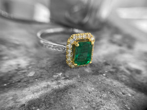 WHITE & YELLOW GOLD EMERALD AND DIAMOND RING - dsc40-7x5-18wy-1115