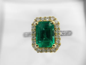 WHITE & YELLOW GOLD EMERALD AND DIAMOND RING - dsc40-7x5-18wy-1115