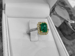 WHITE & YELLOW GOLD EMERALD AND DIAMOND RING - dsc40-7x5-18wy-1115