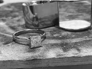 WHITE GOLD PRINCESS CUT DIAMOND RING - mwss059710018w310