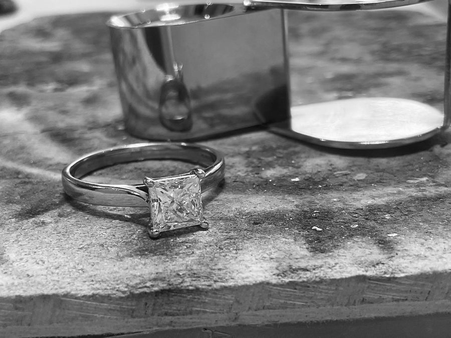 WHITE GOLD PRINCESS CUT DIAMOND RING - mwss059710018w310