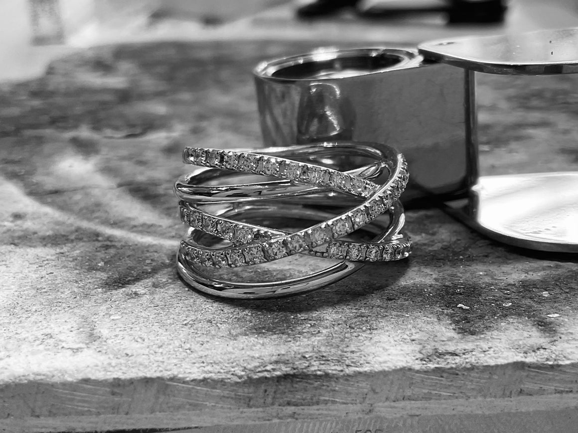 WHITE GOLD DIAMOND RING - 41-05689-0