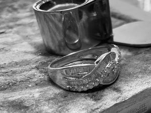 WHITE GOLD DIAMOND RING - 18r623