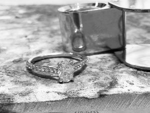 OVAL CUT DIAMOND RING - eng5488plt-0622