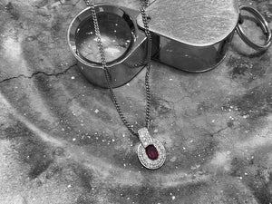 WHITE GOLD DIAMOND AND RUBY NECKLACE - 6b46w18dr