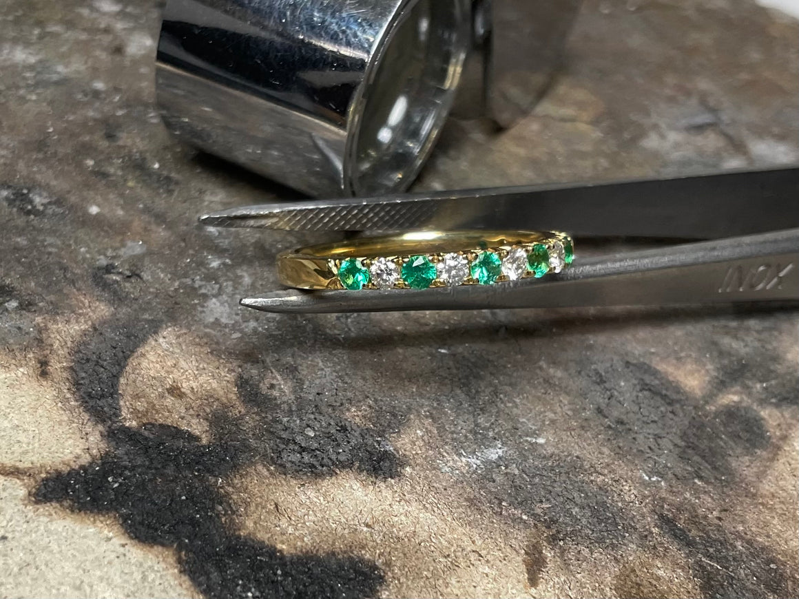 Yellow gold Emerald and diamond ring - r17547e-18y