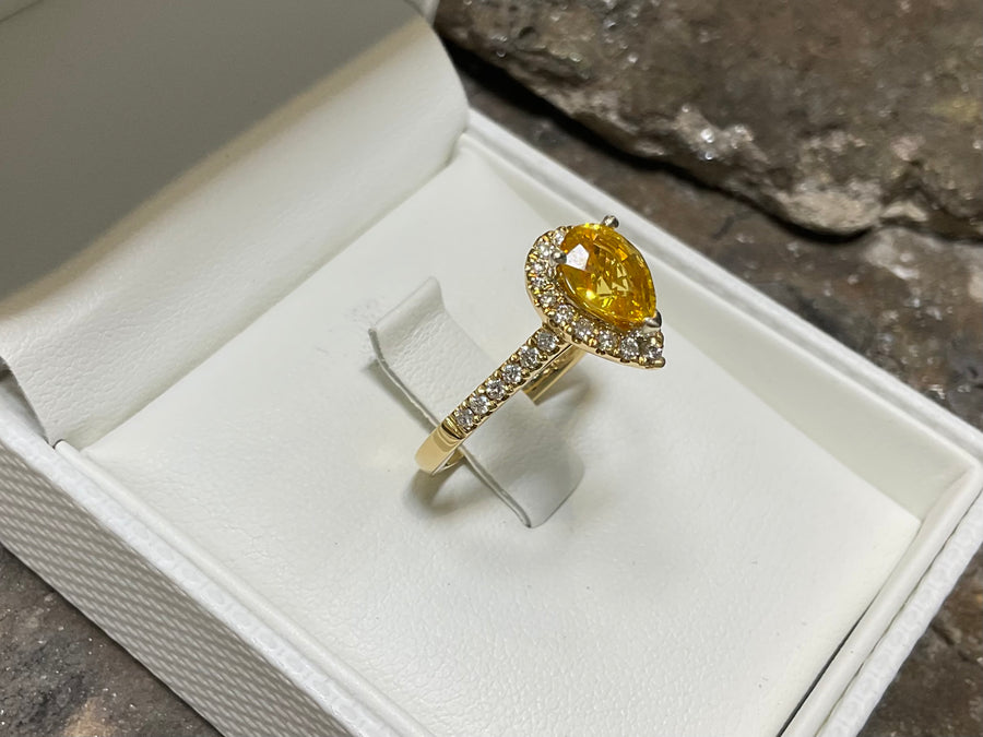 YELLOW SAPPHIRE AND DIAMOND RING  rx5110-18yw-1021